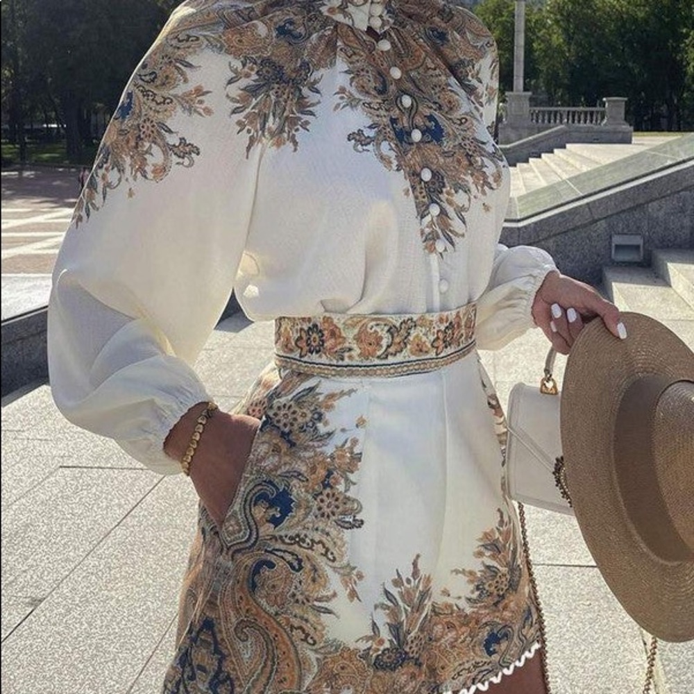 Elegant Flower Printed Long-Sleeved Top And Shorts Two-Piece Set - Picture 3 of 8